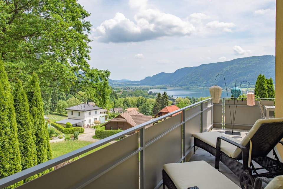 Natural landscape, View (from property/room), Balcony/Terrace, Lake view, Mountain view