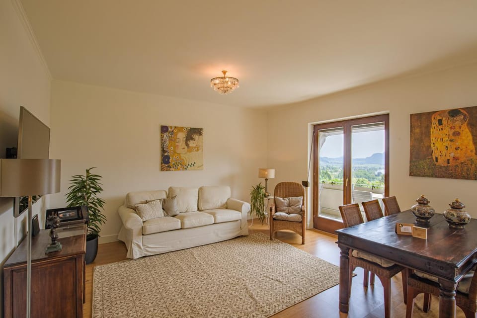 TV and multimedia, Living room, Dining area
