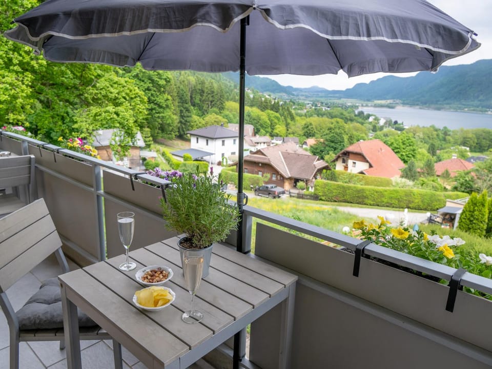 Natural landscape, View (from property/room), Food and drinks, Lake view
