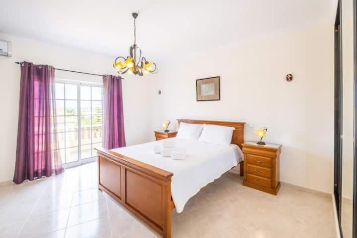 Casa Bella Vista - Fantastic spacious villa with beautiful views views of the Algarvian mountains, Monchique House in Carvoeiro