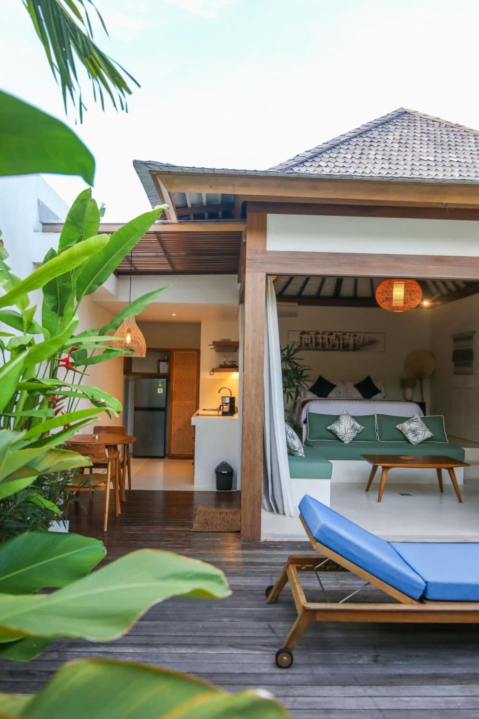 Patio, Day, Garden, View (from property/room), Balcony/Terrace, Living room, Seating area, Dining area, Garden view, sunbed