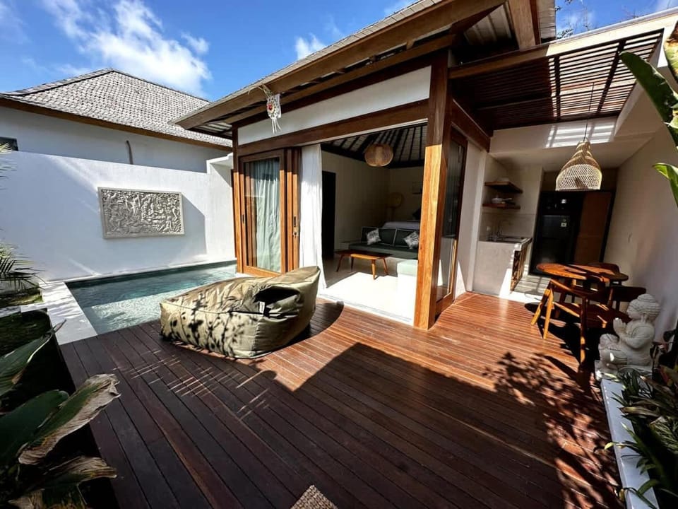 Property building, Patio, Day, View (from property/room), Balcony/Terrace, Living room, Seating area, sunbed