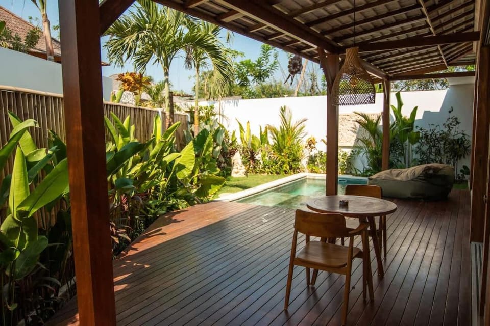 Patio, Spring, Day, Garden, View (from property/room), Balcony/Terrace, Dining area, Garden view