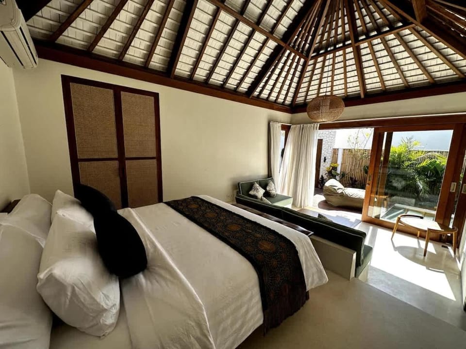 Bed, Photo of the whole room, Bedroom