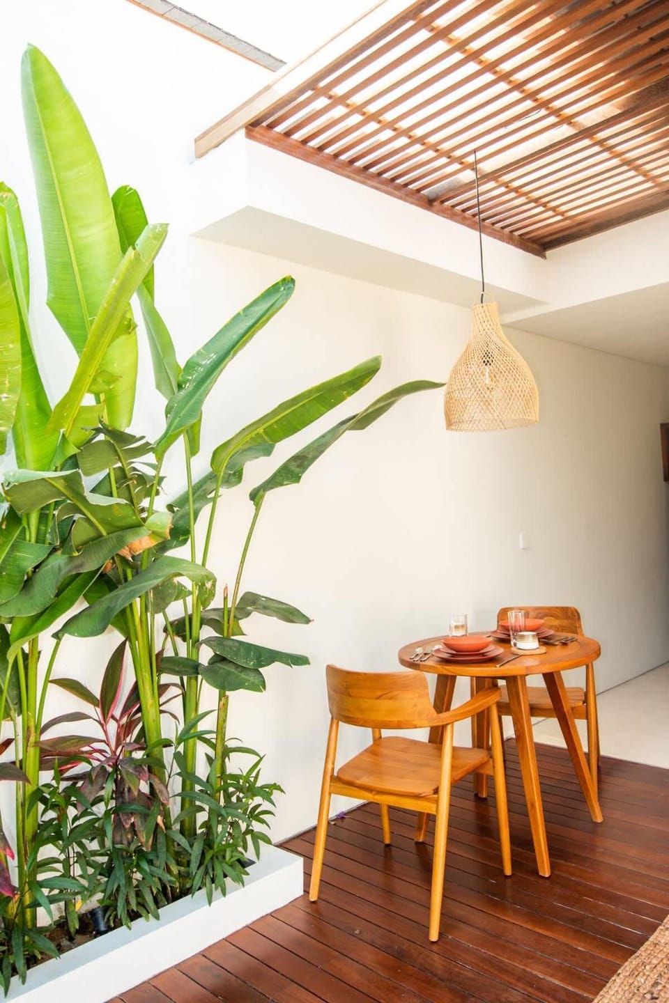 Day, Garden, Living room, Seating area, Dining area, Garden view