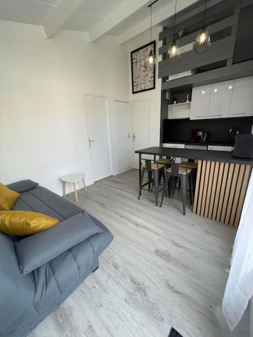 Kitchen or kitchenette, Living room, kitchen