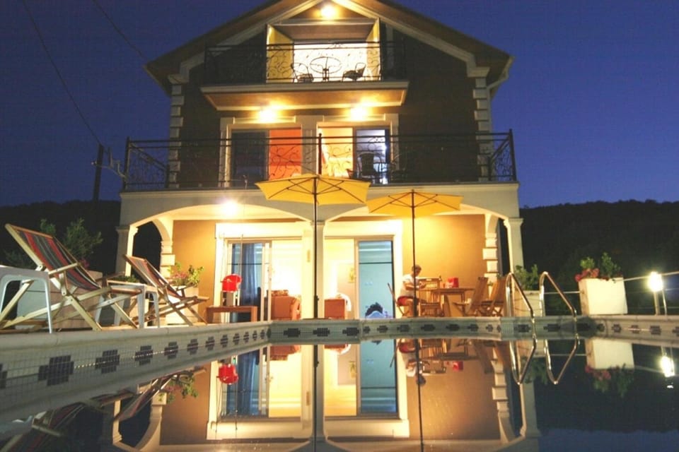 Property building, Facade/entrance, Swimming pool, Swimming pool