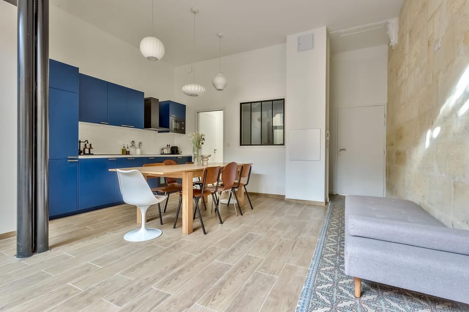 Kitchen or kitchenette, Dining area, stove