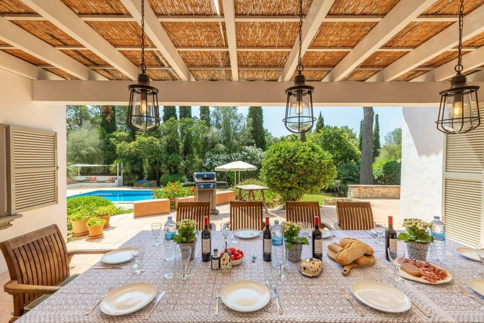 Patio, Off site, Day, Garden, Balcony/Terrace, Living room, Food and drinks, Dining area, Garden view, Pool view, Swimming pool, Lunch, Dinner