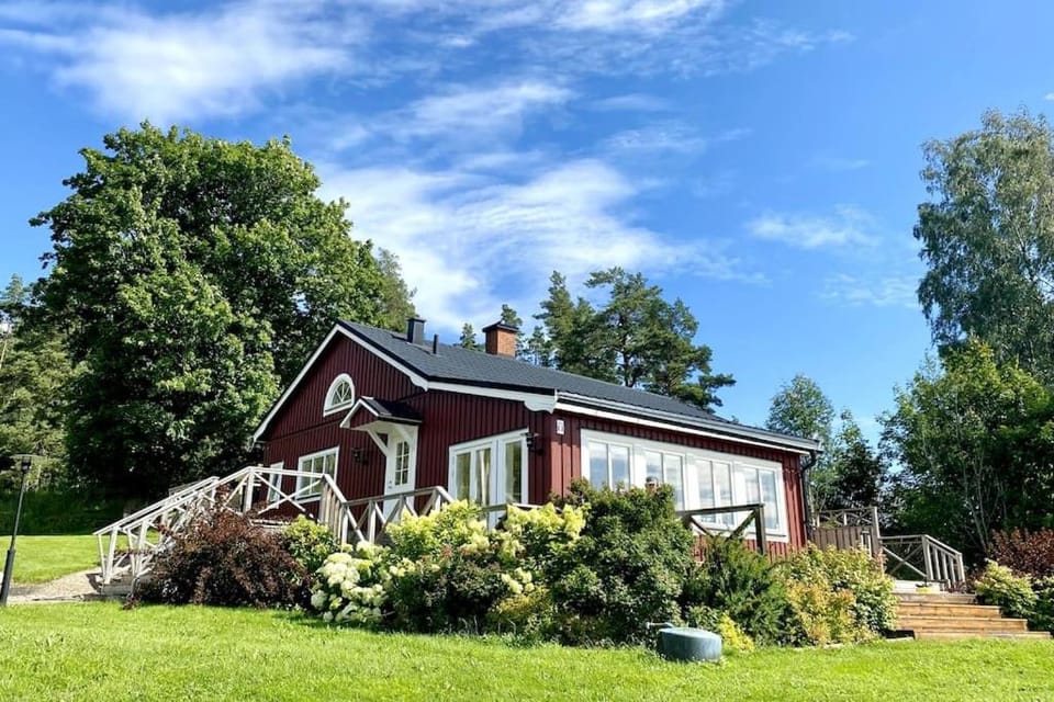 Property building, Day, Natural landscape, Garden, Garden view