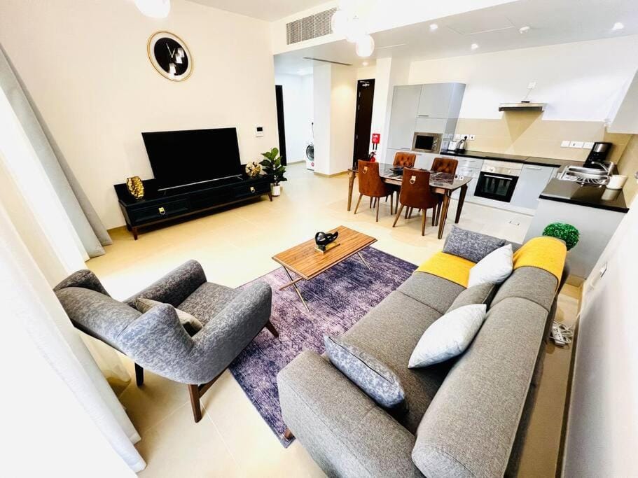 TV and multimedia, Kitchen or kitchenette, Living room, Seating area, Dining area