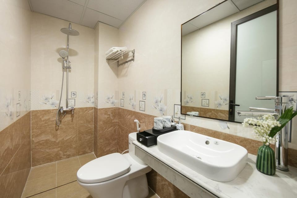 Shower, Toilet, Bathroom, bidet, heating, towels