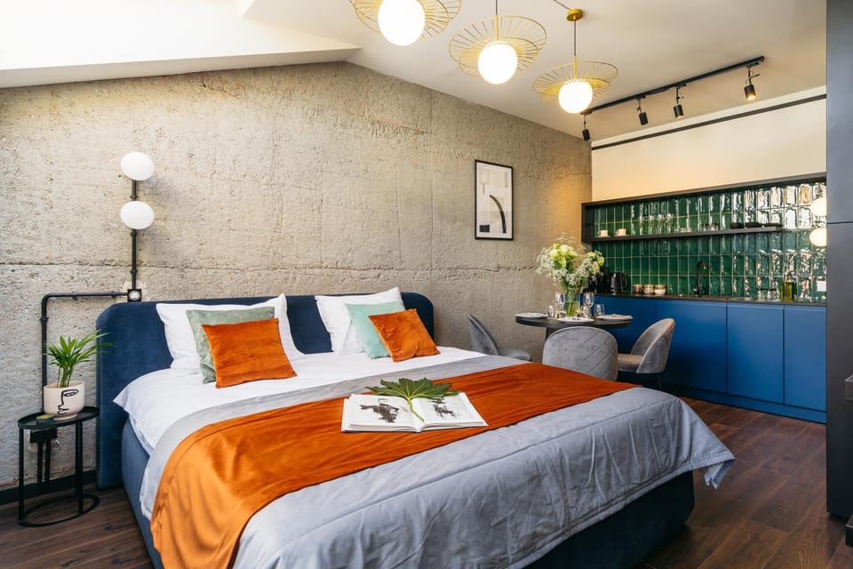 Bed, Living room, Photo of the whole room, Seating area