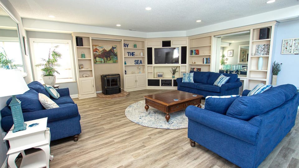 OCEANFRONT, 17 BRs, Ocean Views, Priv Pool, Rec Rm, Theatr Rm! 4x1487, The Dream House in Carova Beach