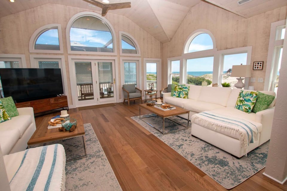 OCEANFRONT, Ocean views! Wild Horses! Private Pool, Hot Tub! 4x1467, Dixie Sandcastle House in Carova Beach