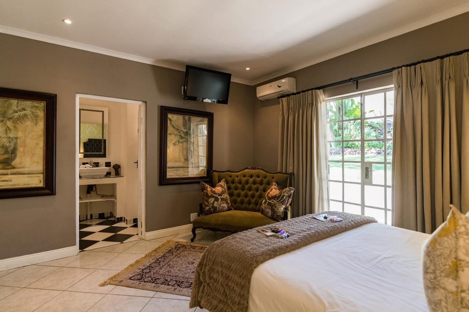 Bed, TV and multimedia, Photo of the whole room, air conditioner