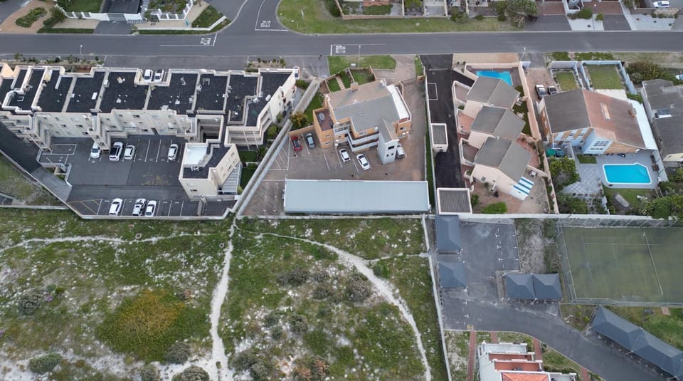 Property building, Day, Neighbourhood, Bird's eye view, Street view