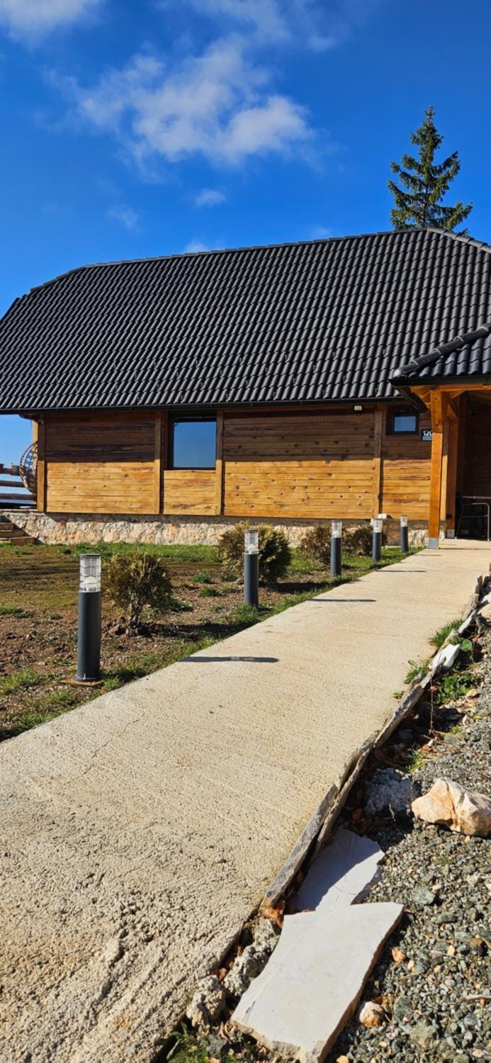 Brvnara “Vidik Breg” House in Zlatibor District, Serbia