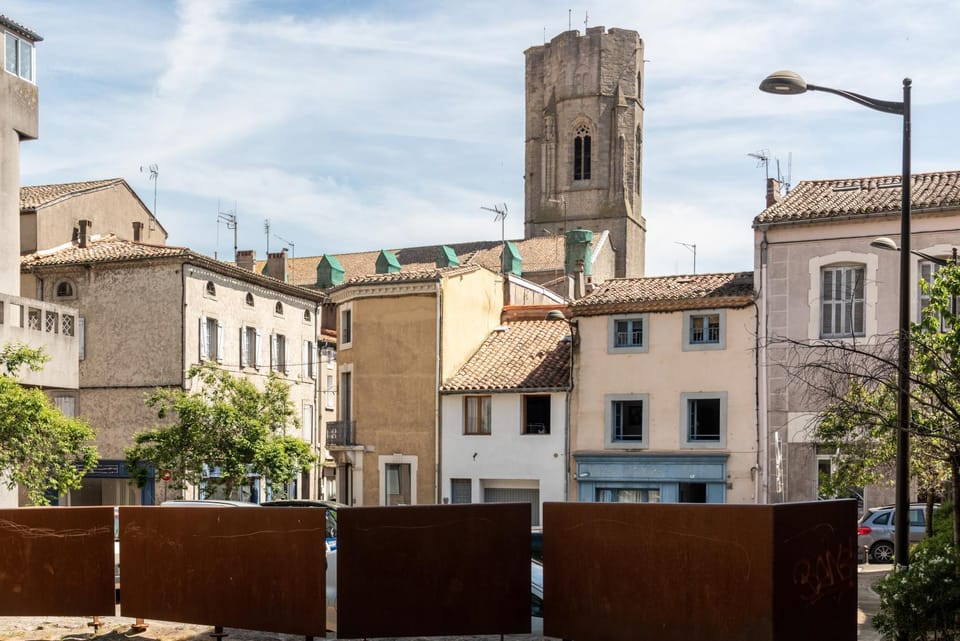 Neighbourhood, Landmark view, Street view, Location