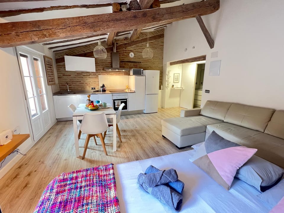 Kitchen or kitchenette, Living room, Dining area, Bedroom