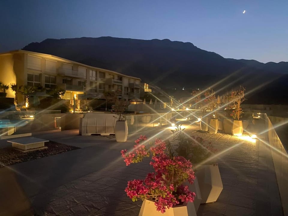 Neighbourhood, Natural landscape, Mountain view