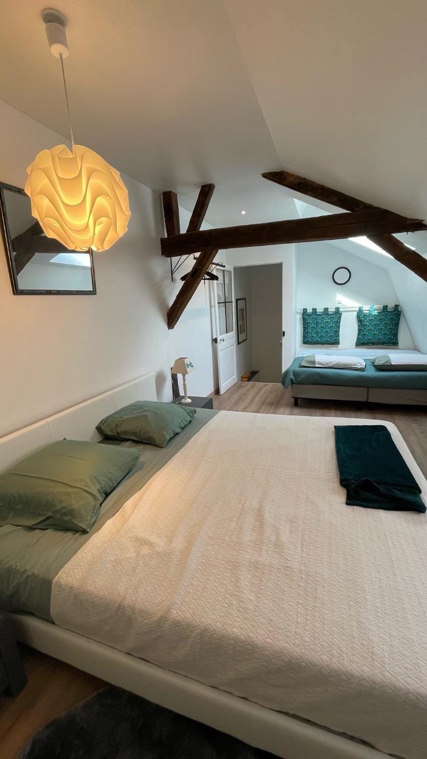 Bed, Photo of the whole room, Bedroom