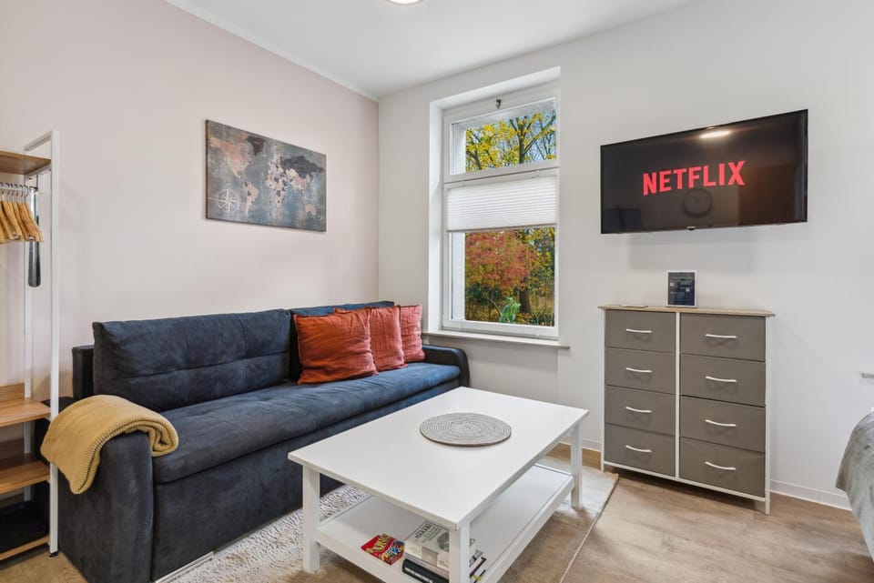 Bed, TV and multimedia, Seating area, Dining area