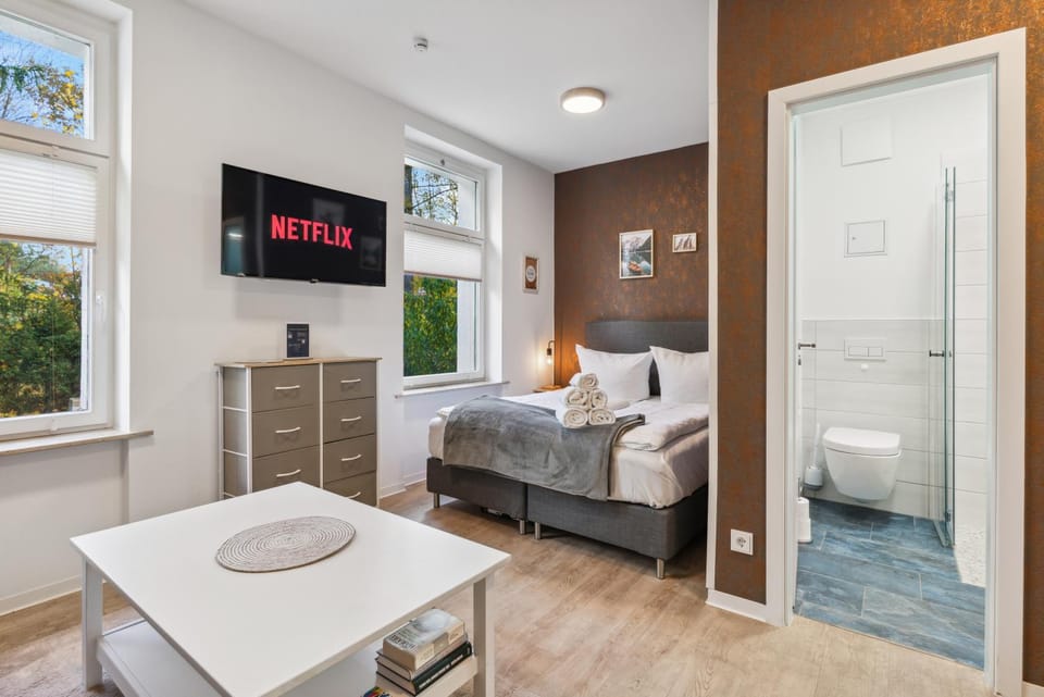 Bed, Bathroom, Living room, Seating area, Dining area, Bedroom