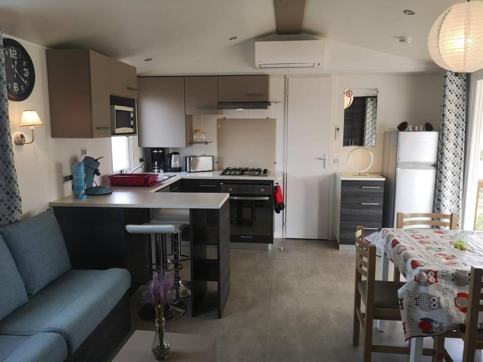 CHEZ LOLO MH 3CH 2SDB CLIM 8p VUE CHAMPS EMPLACEMENT CALME Campground/ 
RV Resort in Centre-Val de Loire