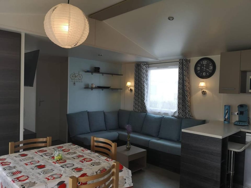 CHEZ LOLO MH 3CH 2SDB CLIM 8p VUE CHAMPS EMPLACEMENT CALME Campground/ 
RV Resort in Centre-Val de Loire