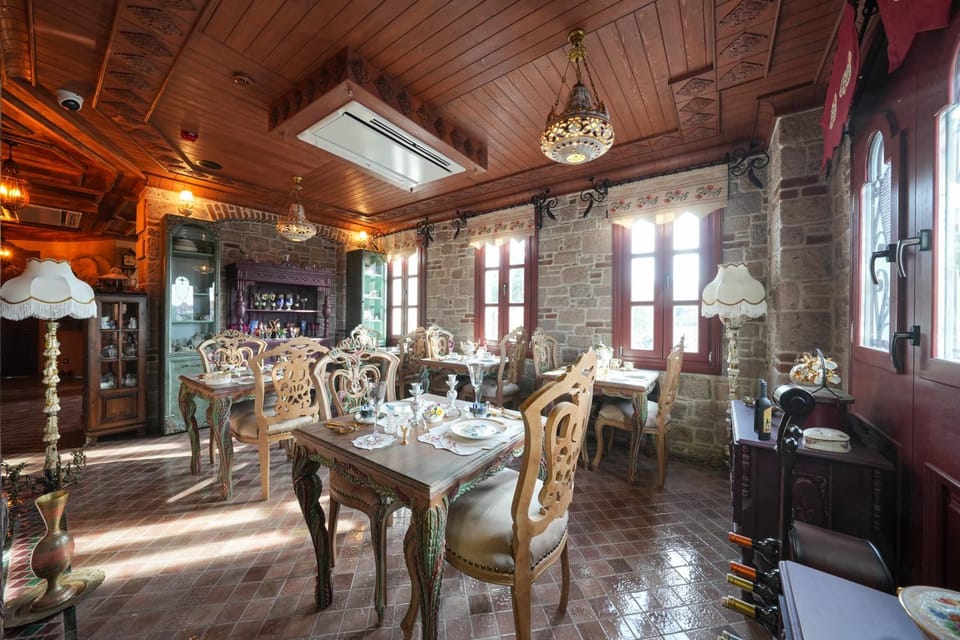 Restaurant/places to eat, Dining area