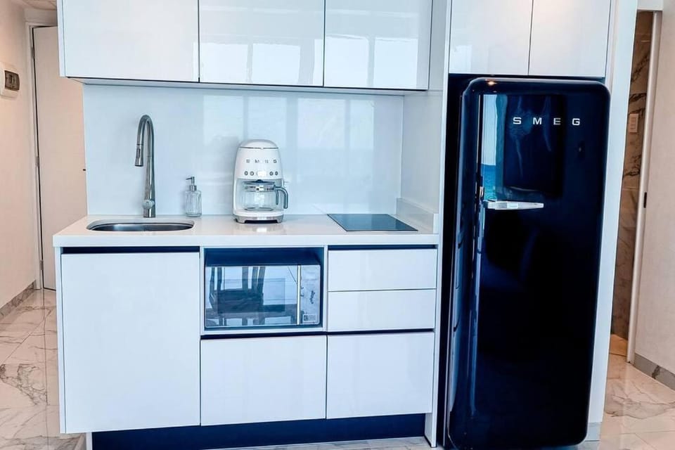 Kitchen or kitchenette, minibar, oven, stove, air conditioner