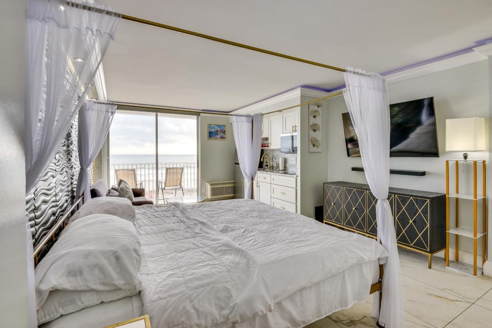 Cozy Florida Getaway w/ Pool Access & Ocean Views! Apartment in Florida