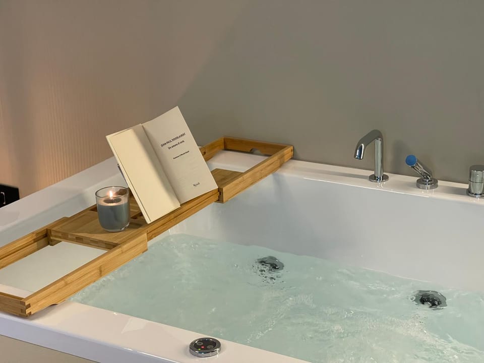 Hot Tub, Bath