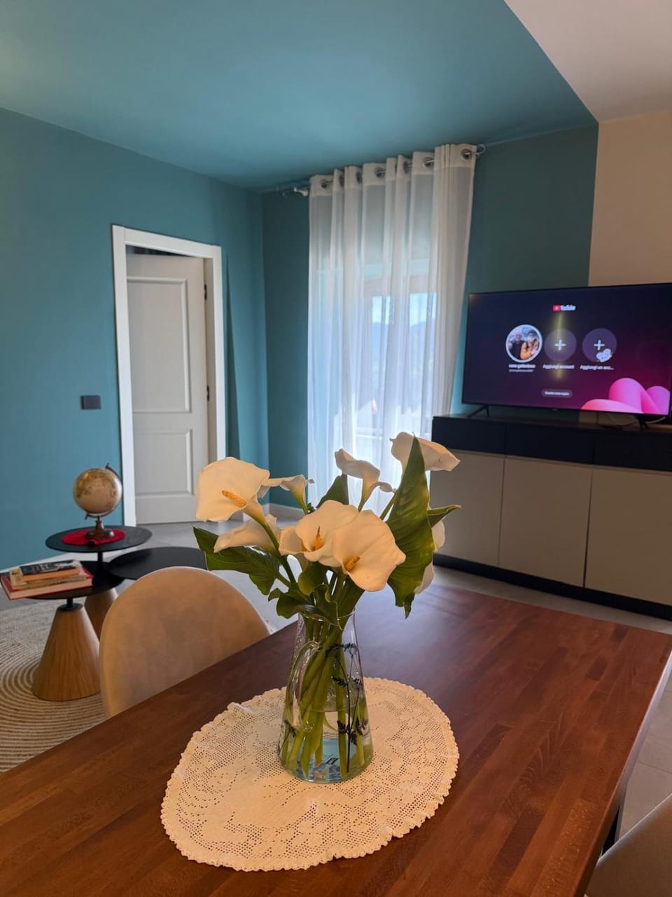 Hot Tub, Hot Tub, TV and multimedia, Living room, Seating area