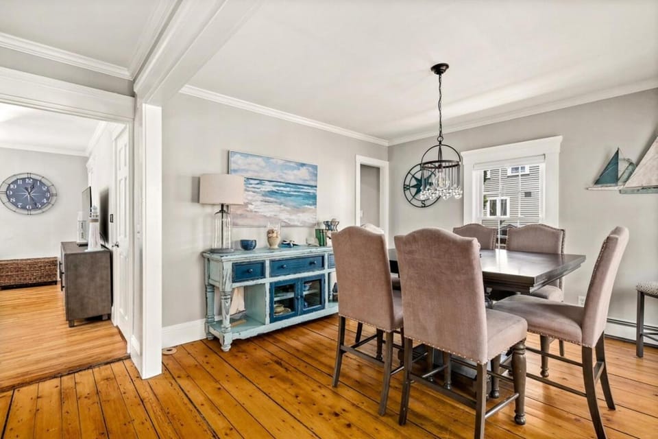 Beautiful Cottage in Downtown Bristol House in Bristol