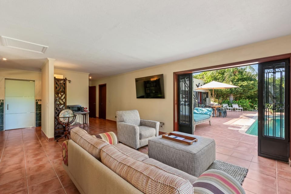 Living room, Swimming pool