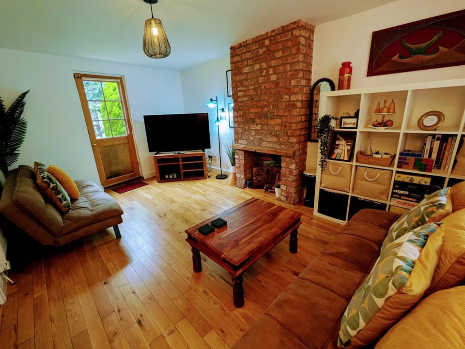Communal lounge/ TV room, Game Room, TV and multimedia