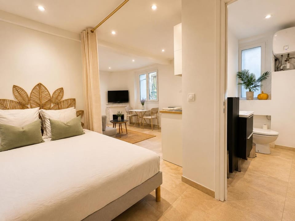 Toilet, Bedroom, air conditioner