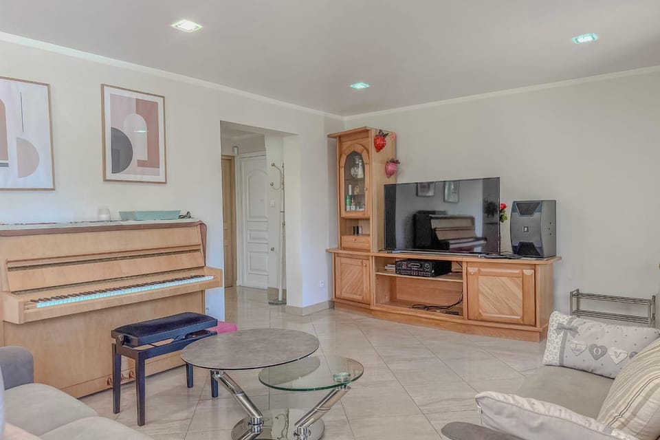 #FW The House of Sunny Gardens House in Auvergne-Rhône-Alpes