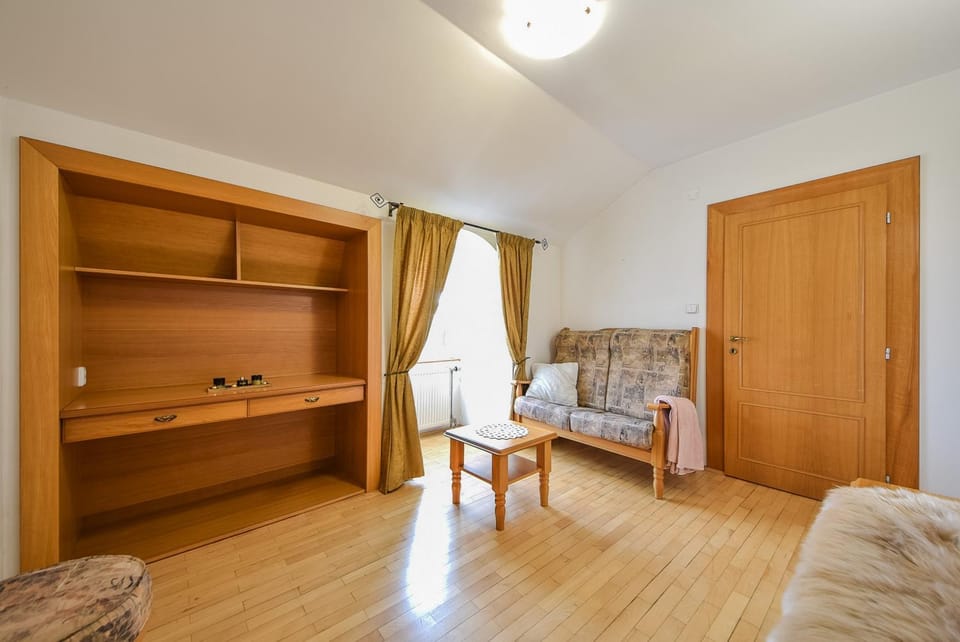 Kaštieľ Sokoľany Bed and Breakfast in Slovakia