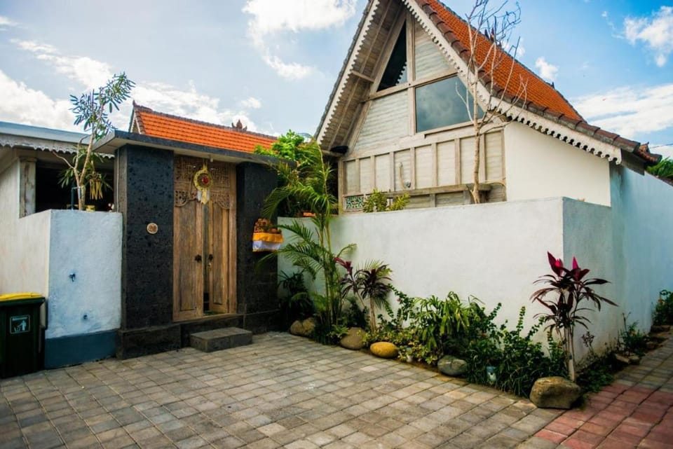 Property building, Day, Garden, Garden view