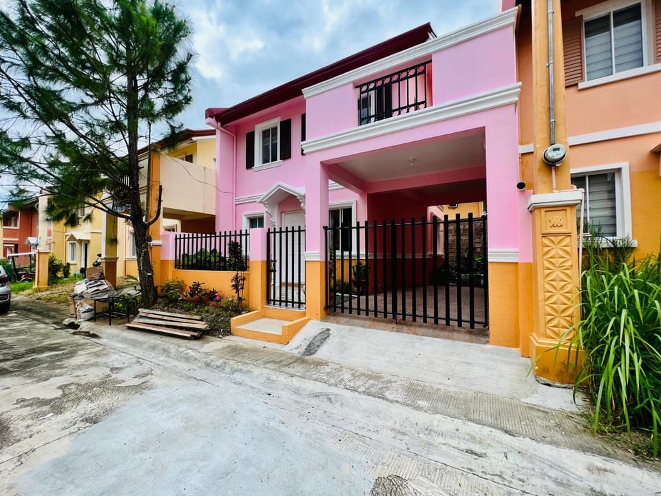 Neighbourhood, Street view