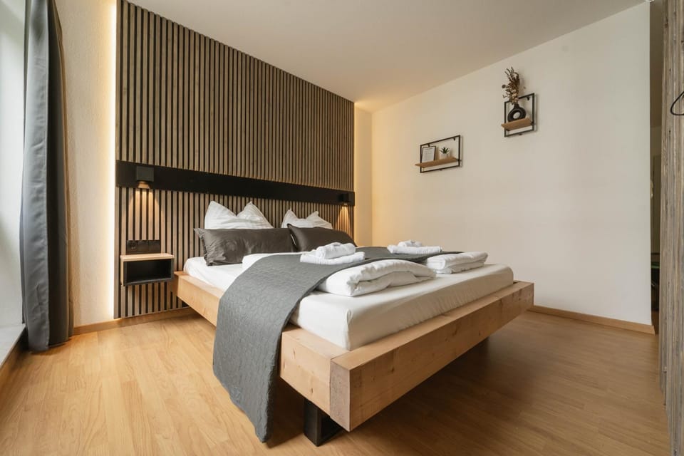 Photo of the whole room, Bedroom, towels