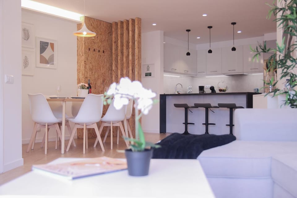 Kitchen or kitchenette, Living room, Decorative detail, Dining area, Area and facilities, furniture