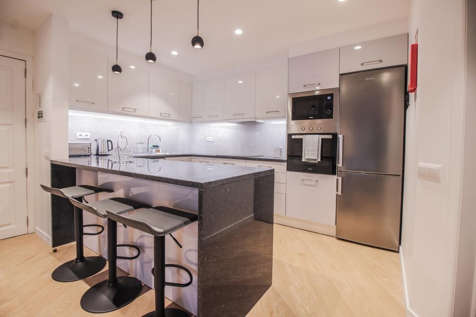 Kitchen or kitchenette, Communal kitchen, dishwasher, oven, stove, kitchen