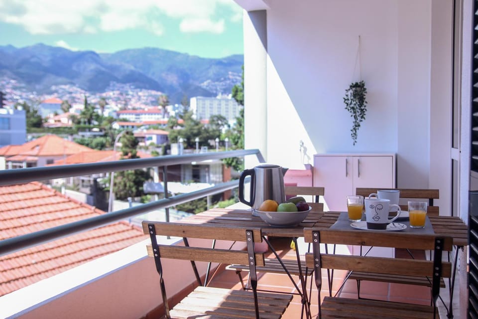 Coffee/tea facilities, View (from property/room), Balcony/Terrace, Mountain view, Breakfast, laundry, dryer