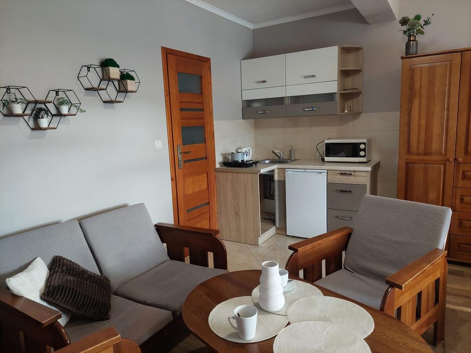 Kitchen or kitchenette, Seating area