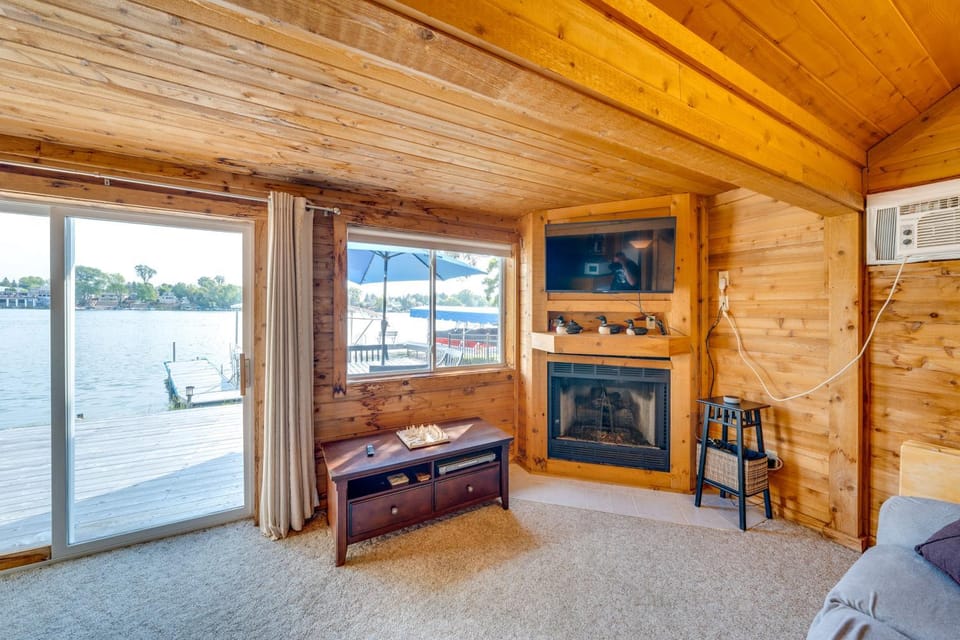 Lakefront Wisconsin Escape w/ Boat Dock & Kayaks! House in Okauchee Lake