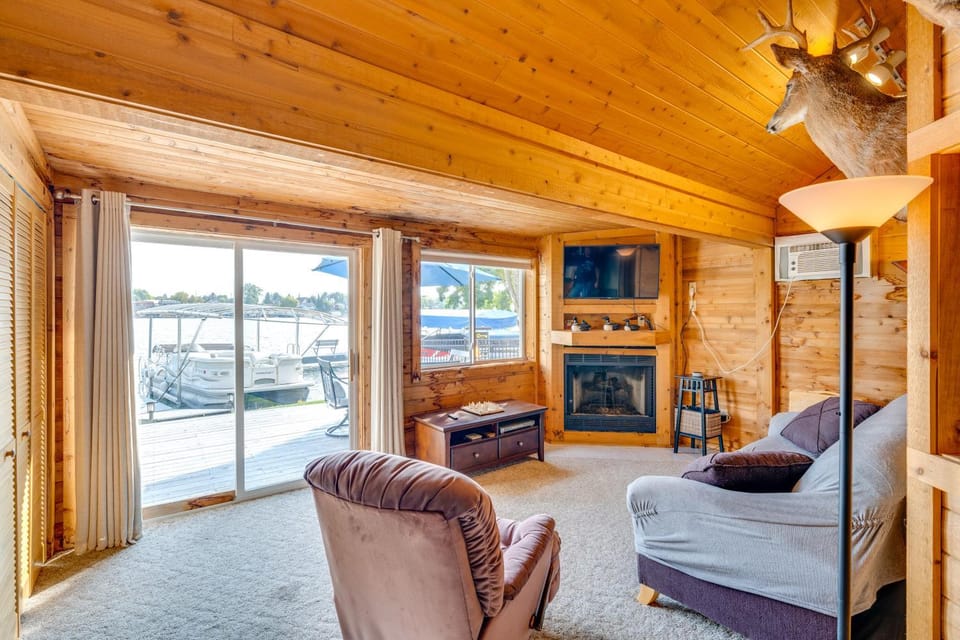 Lakefront Wisconsin Escape w/ Boat Dock & Kayaks! House in Okauchee Lake
